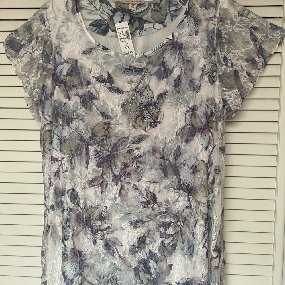Multi-colored Pullover blouse.